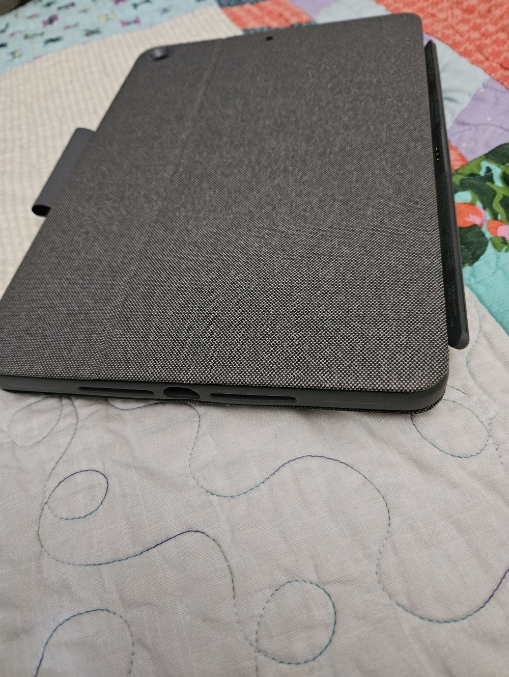 Logitech Keyboard Stand Case - Picture 5 of 5
